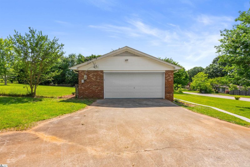 Property image 2 at 105 Carriage Lane, Simpsonville, SC 29681