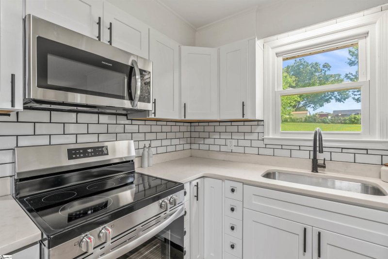 Property image 3 at 105 Carriage Lane, Simpsonville, SC 29681