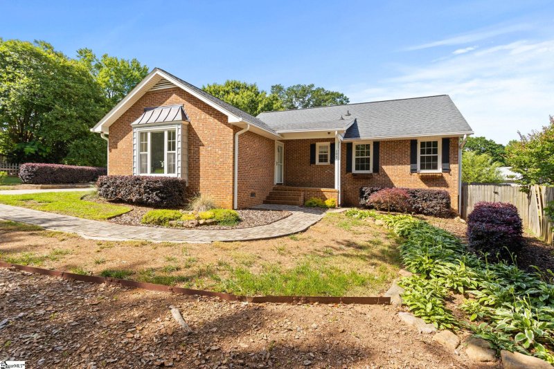 Property image 2 at 102 Monmouth Court, Greer, SC 29650