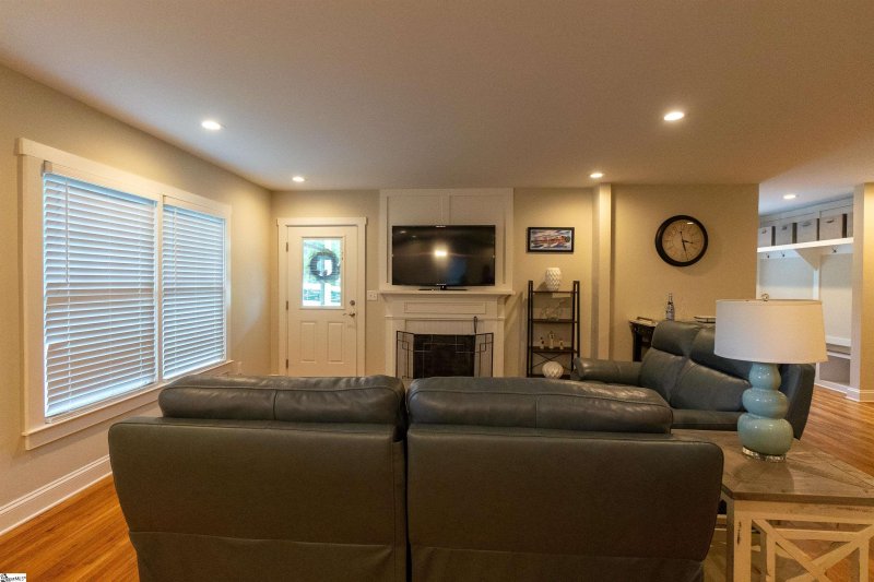 Property image 3 at 112 Tomassee Avenue, Greenville, SC 29605