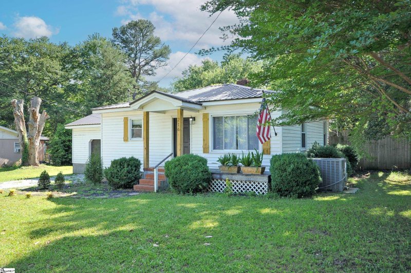 Property image 2 at 216 Mark Street, Easley, SC 29640