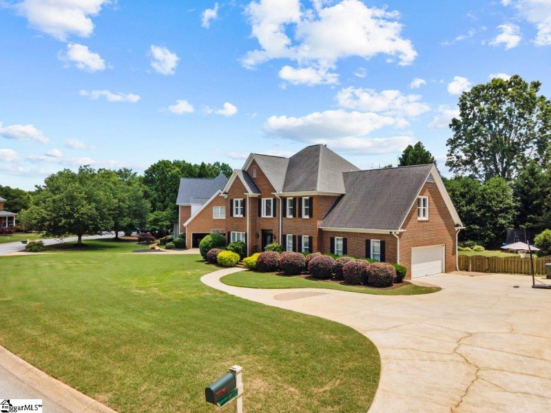 Property image 2 at 9 English Oak Road, Simpsonville, SC 29681