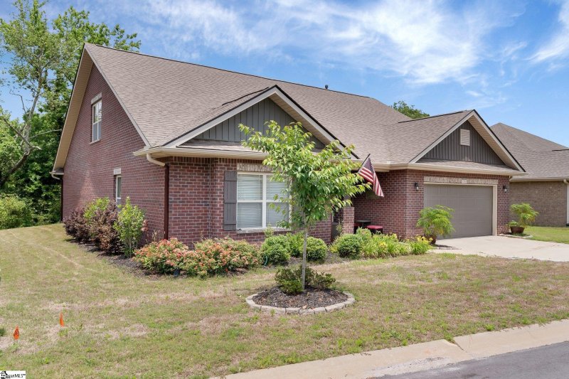 Property image 2 at 3 Starlight Drive, Greenville, SC 29605