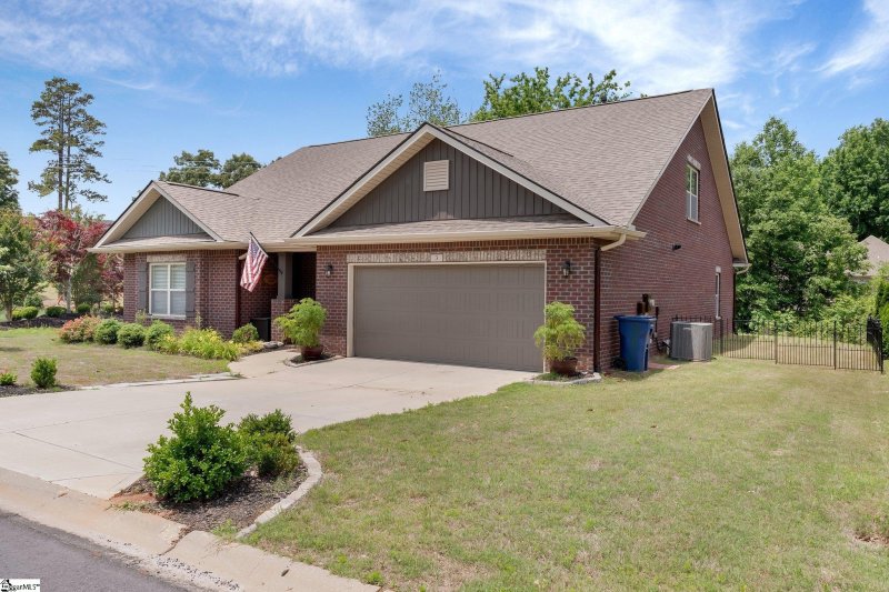 Property image 3 at 3 Starlight Drive, Greenville, SC 29605