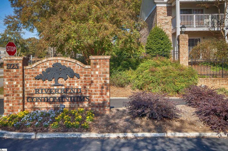 Property image 3 at 925 Cleveland Street, Greenville, SC 29601