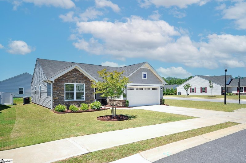 Property image 2 at 400 Vernonburg Court, Piedmont, SC 29673