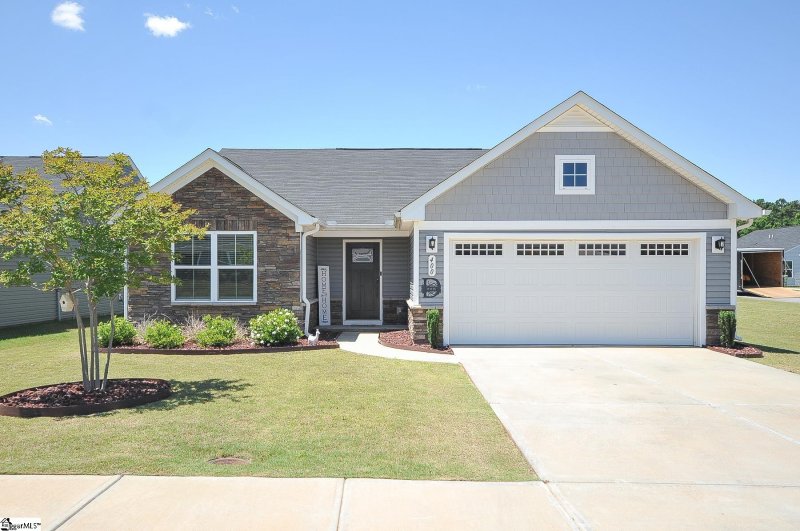 Property image 3 at 400 Vernonburg Court, Piedmont, SC 29673