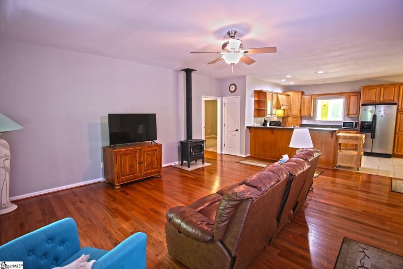 Property image 4 at 609 Keowee Bay Circle, Salem, SC 29676