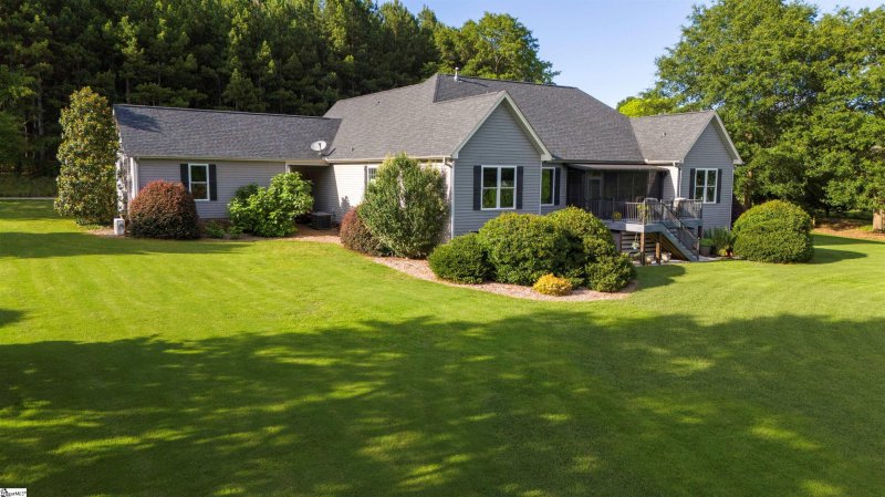 Property image 4 at 17 Stoneledges Lane, Taylors, SC 29687