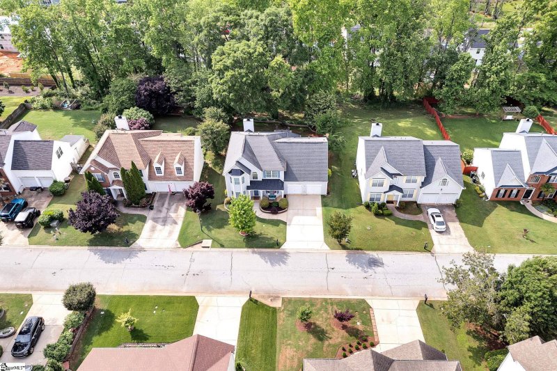 Property image 2 at 144 Birkhall Circle, Greenville, SC 29605-5952