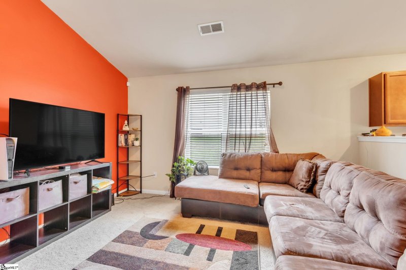 Property image 3 at 125 Queens Circle, Laurens, SC 29360