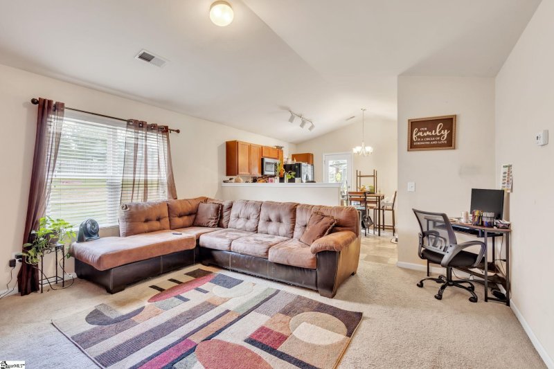 Property image 4 at 125 Queens Circle, Laurens, SC 29360