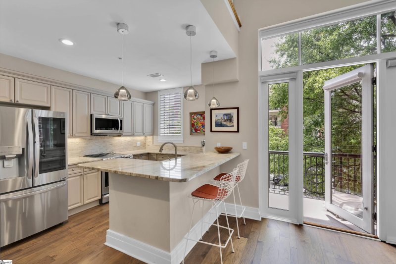 Property image 5 at 111 E Mcbee Avenue, Greenville, SC 29601