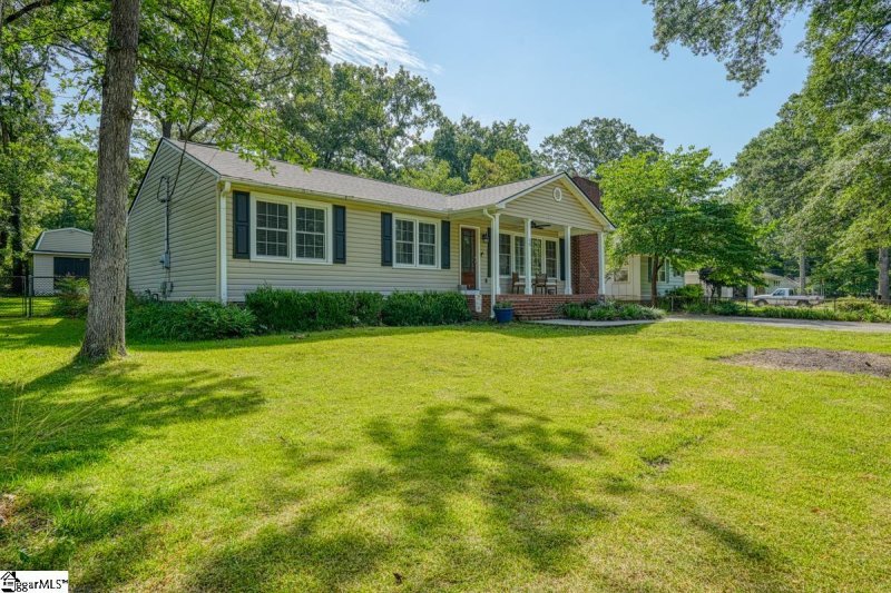 Property image 2 at 10 Brewster Drive, Taylors, SC 29687