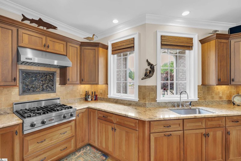 Property image 4 at 422 Hunters Circle, Greenville, SC 29617