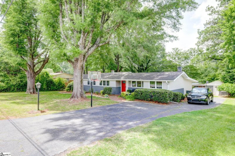 Property image 2 at 111 Le Ann Drive, Easley, SC 29642