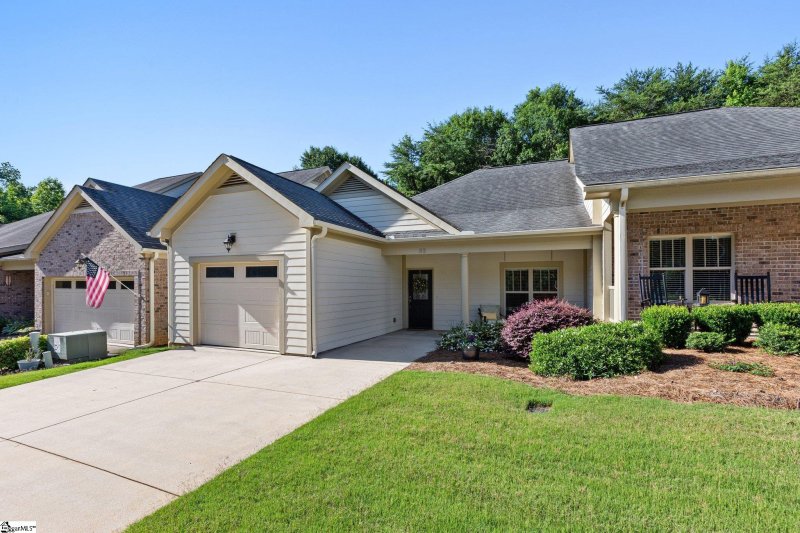 Property image 2 at 32 Shady Hollow Lane, Greer, SC 29651