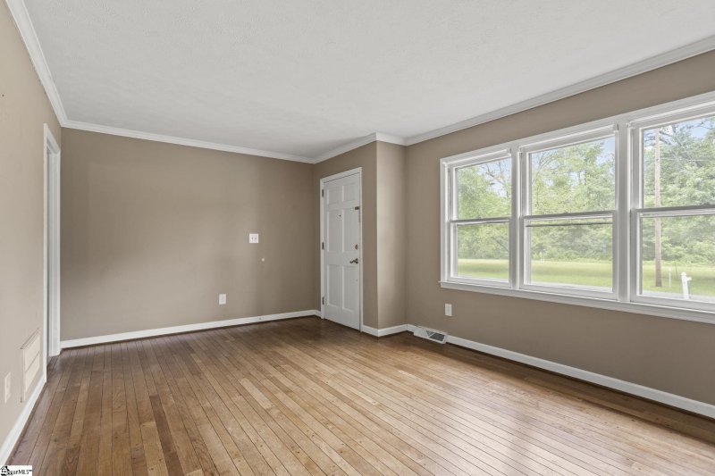 Property image 3 at 128 Colvin Road, Greenville, SC 29615