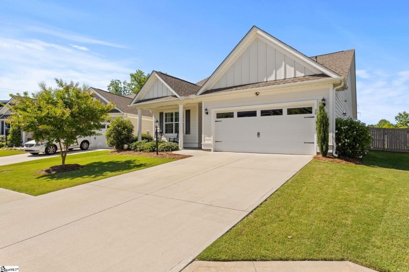 Property image 2 at 30 Bishop Lake Way, Taylors, SC 29687