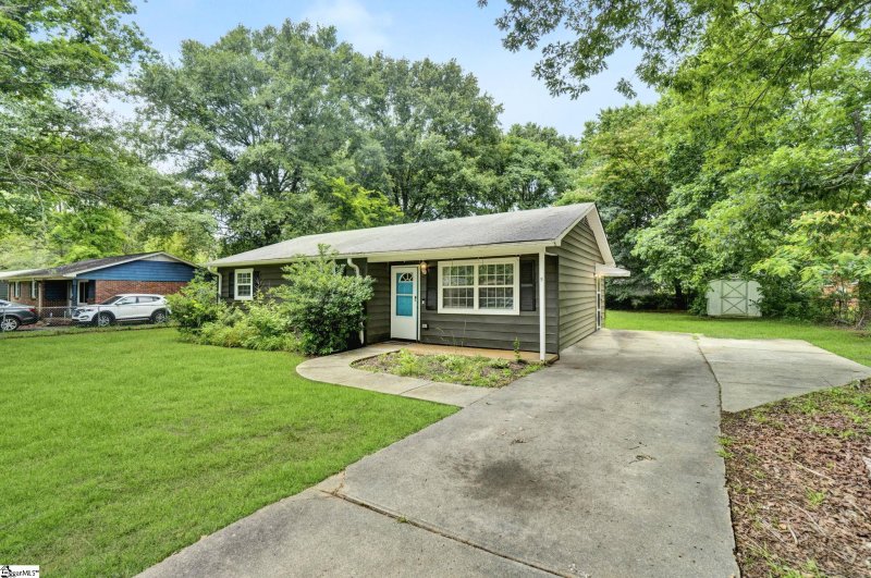 Property image 2 at 5 Prestbury Drive, Greenville, SC 29605