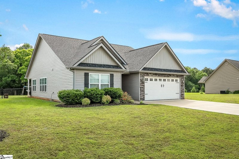 Property image 2 at 1019 Stoneham Circle, Anderson, SC 29626