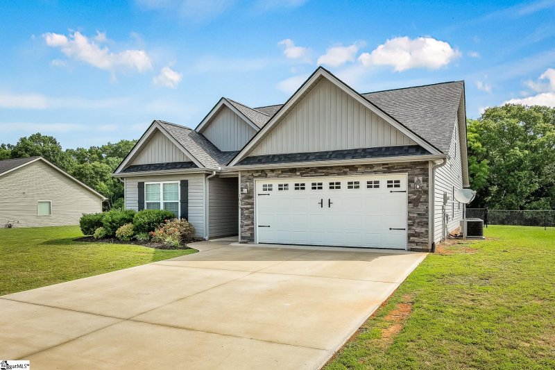 Property image 3 at 1019 Stoneham Circle, Anderson, SC 29626