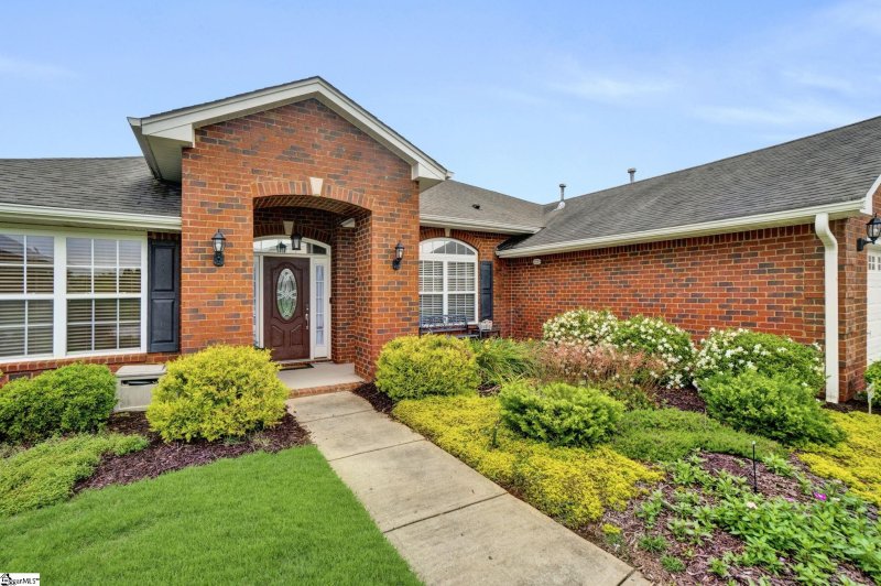 Property image 2 at 204 Raritan Court, Simpsonville, SC 29681