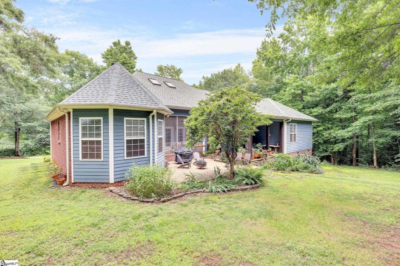 Property image 3 at 20 Knob Creek Court, Greer, SC 29651-7605