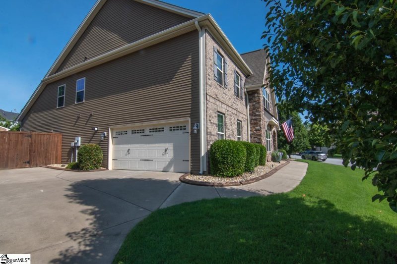 Property image 2 at 331 Leigh Creek Drive, Simpsonville, SC 29681