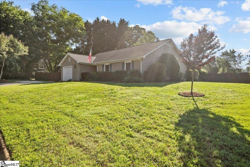 Property image 3 at 303 Latrobe Drive, Simpsonville, SC 29681