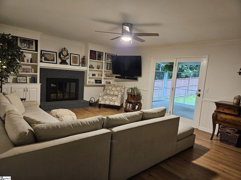 Property image 4 at 714 N Almond Drive, Simpsonville, SC 29681