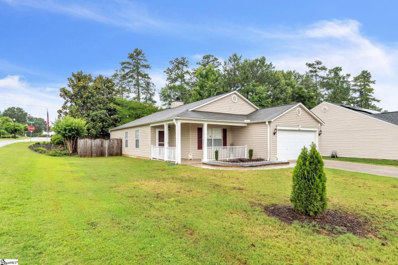 Property image 2 at 401 woodford Way, Simpsonville, SC 29680