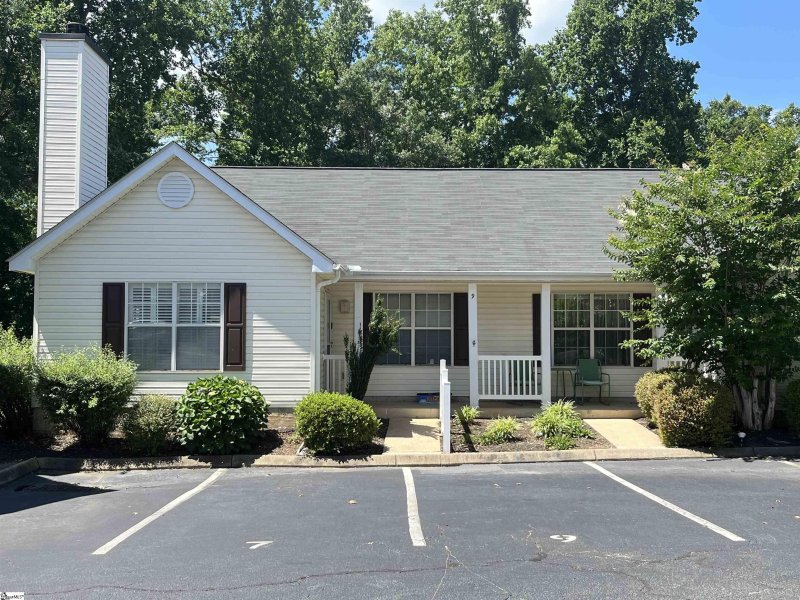 Property image 2 at 9 Allenwood Lane, Greer, SC 29650