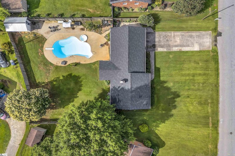 Property image 4 at 103 Saint James Drive, Spartanburg, SC 29301