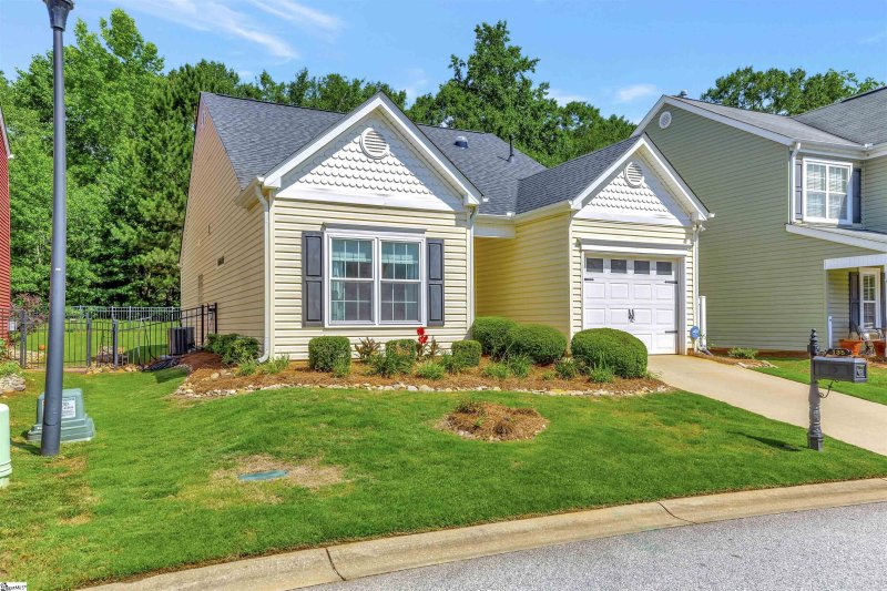 Property image 3 at 135 Pin Oak Court, Easley, SC 29642