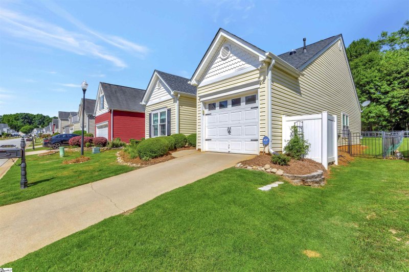 Property image 4 at 135 Pin Oak Court, Easley, SC 29642