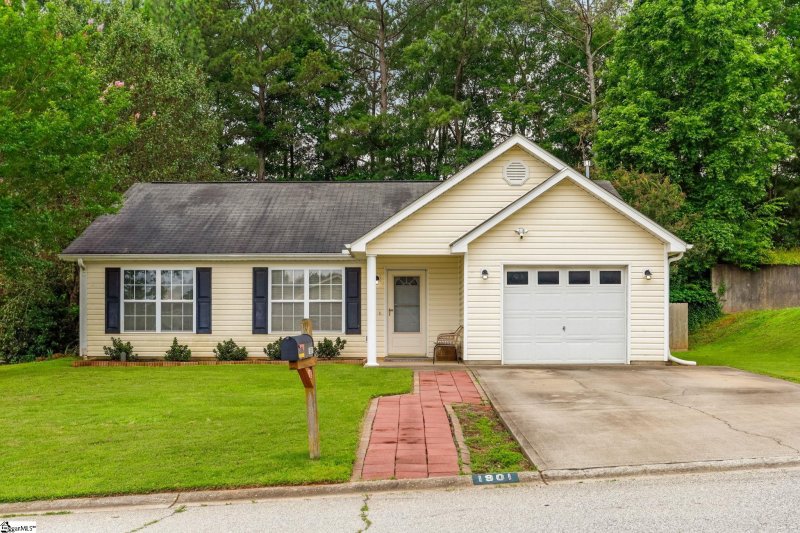 Property image 2 at 1901 Country Apple Court, Fountain Inn, SC 29644