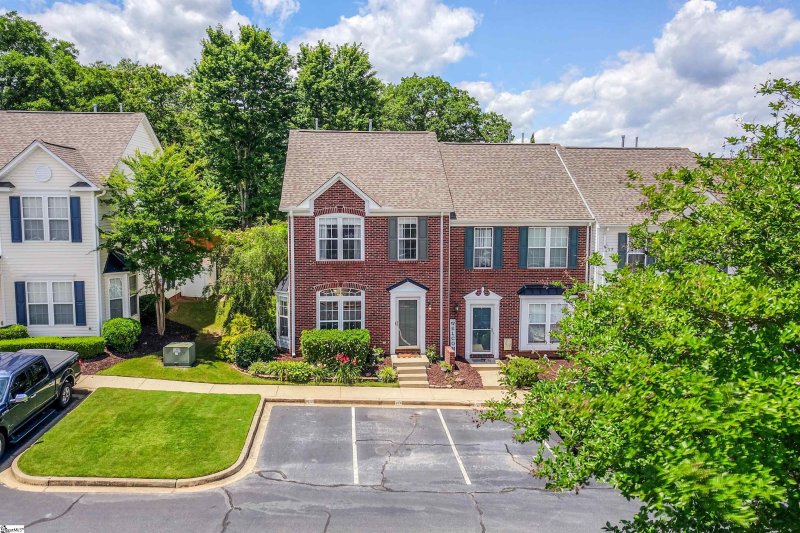 Property image 2 at 220 Spring Crossing Circle, Greer, SC 29650