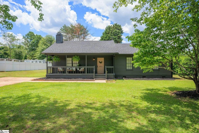 Property image 3 at 302 Camellia Lane, Simpsonville, SC 29681