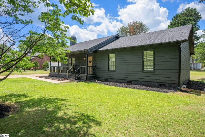 Property image 4 at 302 Camellia Lane, Simpsonville, SC 29681