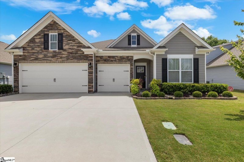 111 Yellow Fox Road