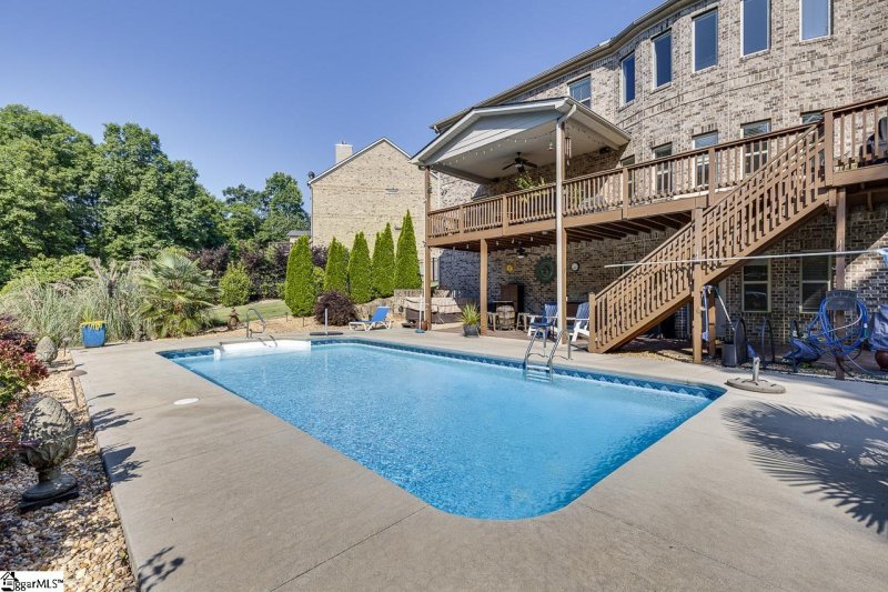 Property image 2 at 330 Tuxedo Lane, Greer, SC 29651