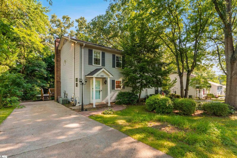 Property image 3 at 105 Village Court, Greer, SC 29651