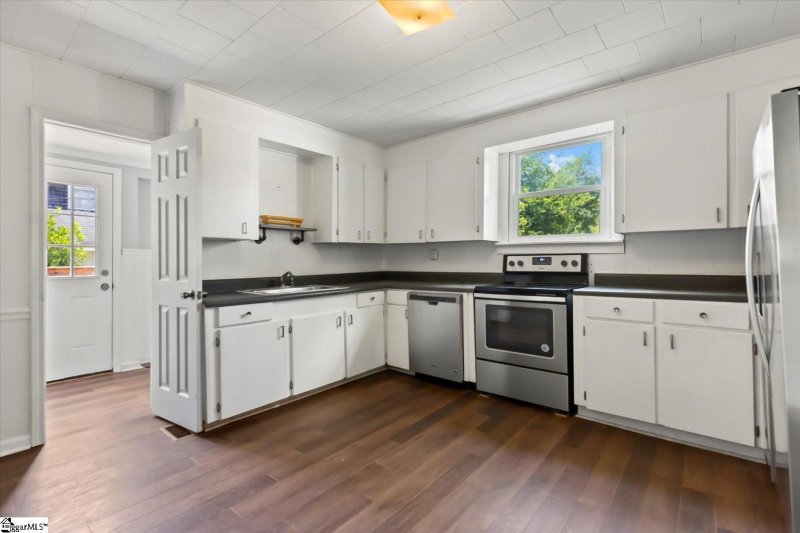 Property image 4 at 528 Shirley Street, Spartanburg, SC 29302-3837