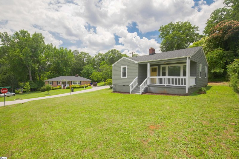 Property image 2 at 210 Griffin Drive, Greenville, SC 29607-1606