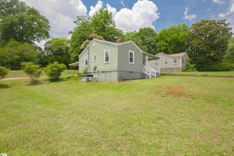 Property image 3 at 210 Griffin Drive, Greenville, SC 29607-1606