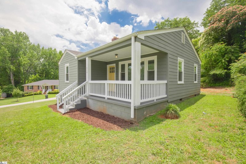 Property image 4 at 210 Griffin Drive, Greenville, SC 29607-1606