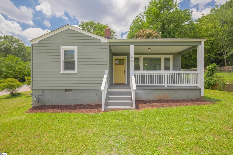 Property image 5 at 210 Griffin Drive, Greenville, SC 29607-1606