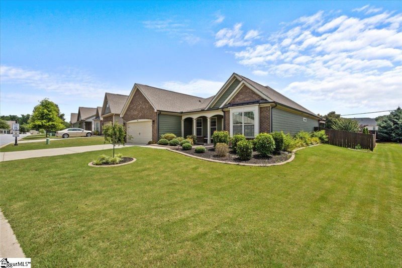 Property image 2 at 2 Common Oaks Court, Simpsonville, SC 29681