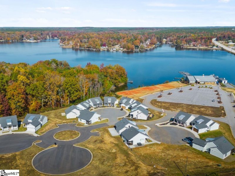 Property image 5 at 318 Lake Greenwood Boulevard, Greenwood, SC 29649